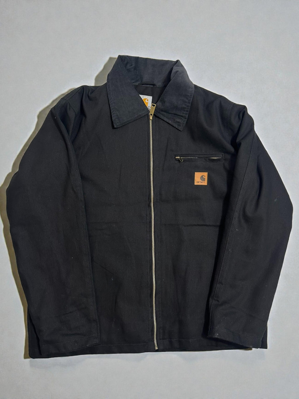 Carhartt Detroit Jacket Rework – Nera, Iconica e Resistente